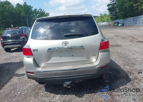 2012 Toyota Highlander Base V6 из США, поврежденный, VIN 5TDBK3EH8CS140401